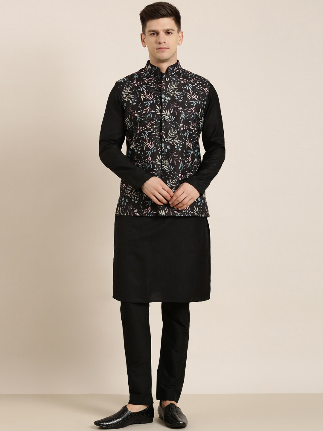 

TheEthnic Co Conversational Printed Regular Kurta with Trousers & Nehru Jacket, Black