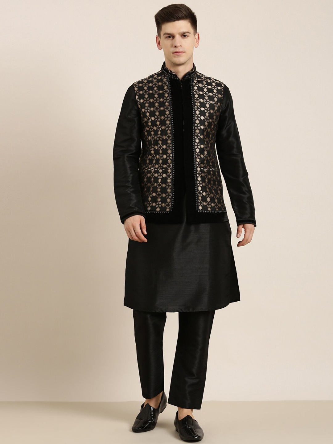 

TheEthnic.Co Regular Chanderi Silk Kurta & Pyjamas With Jacket, Black