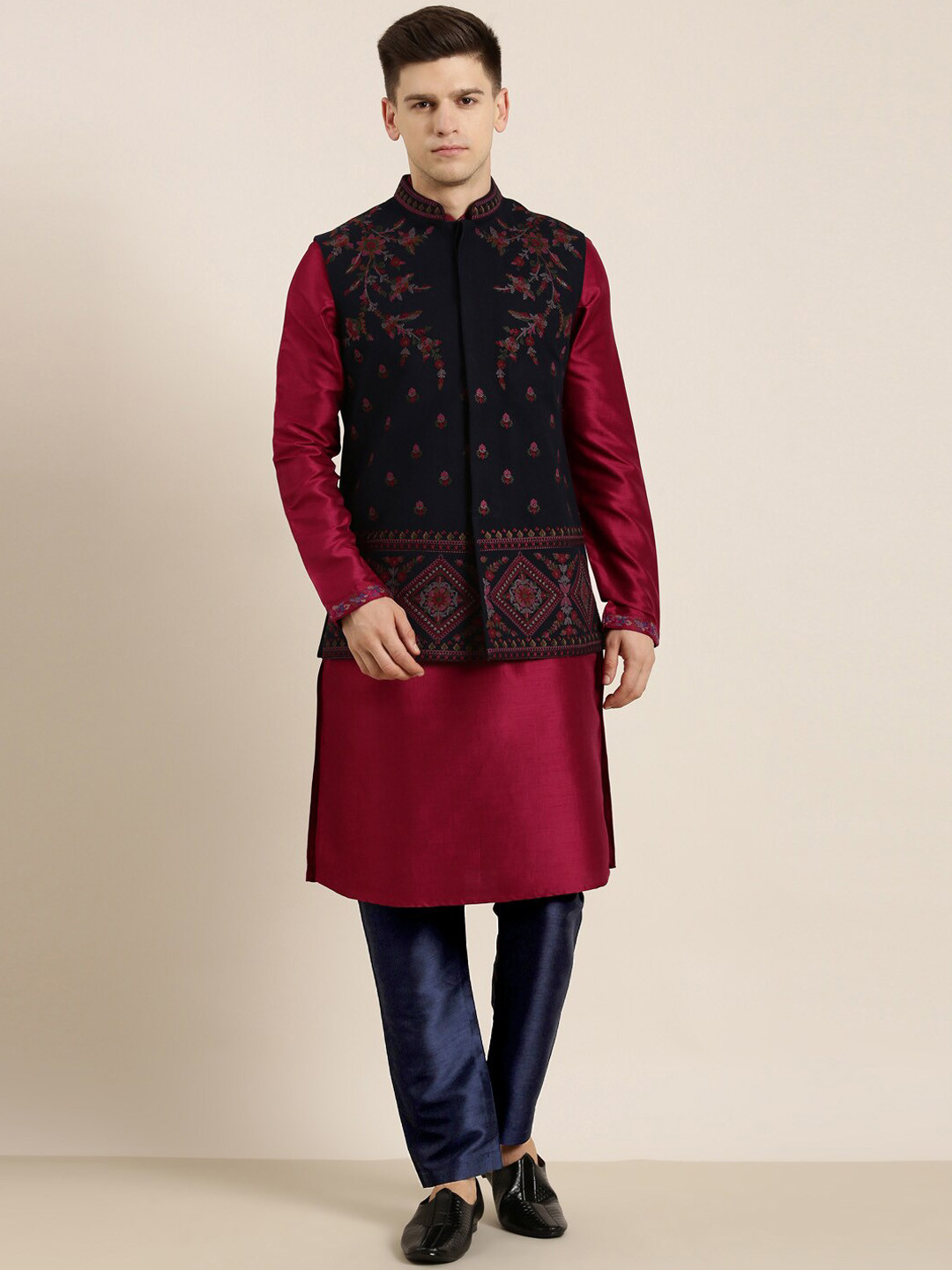 

TheEthnic Co Floral Printed Regular Kurta with Trousers & Nehru Jacket, Navy blue