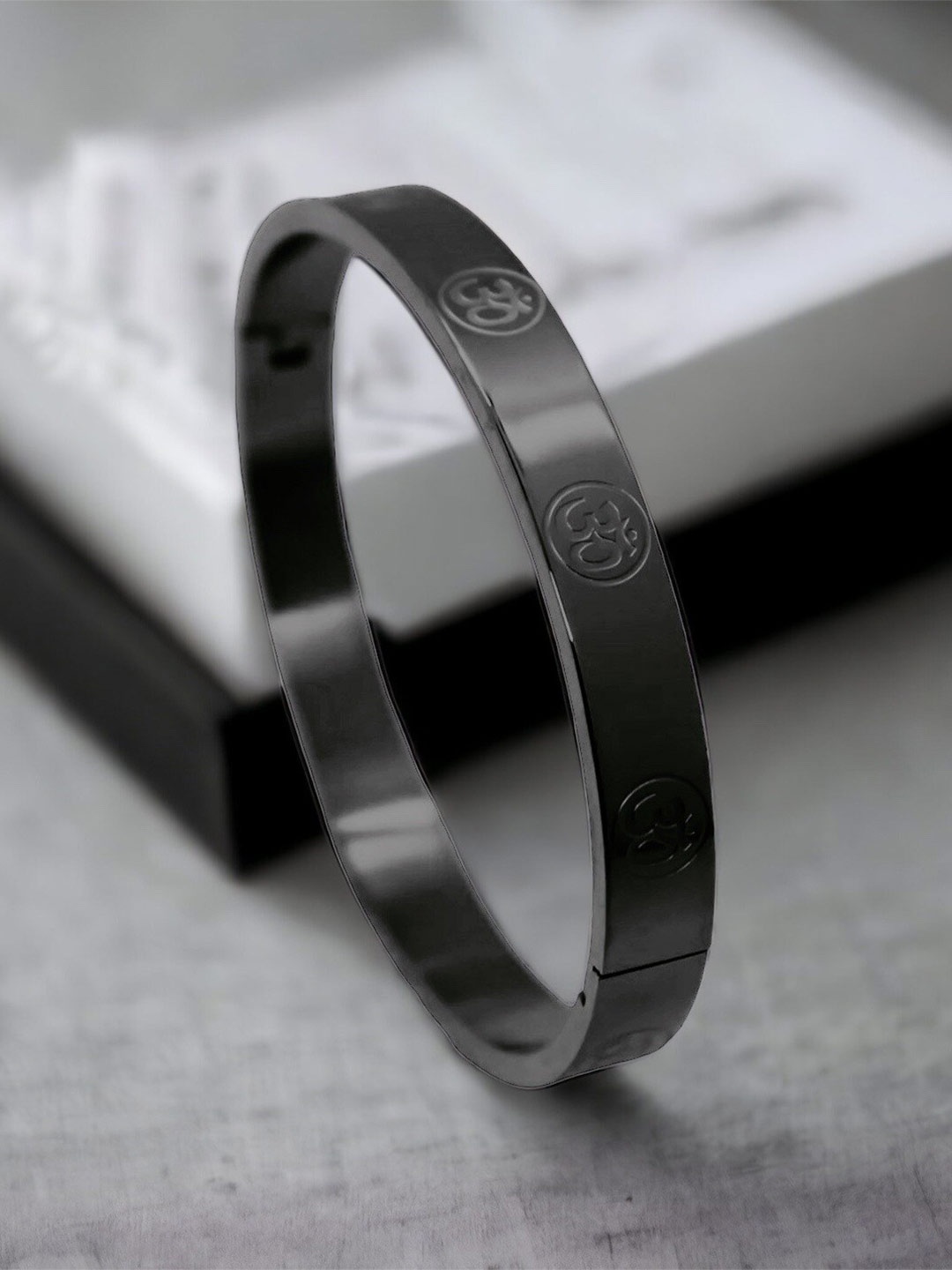 

MYKI Unisex OM Detail Kada Bracelet, Black