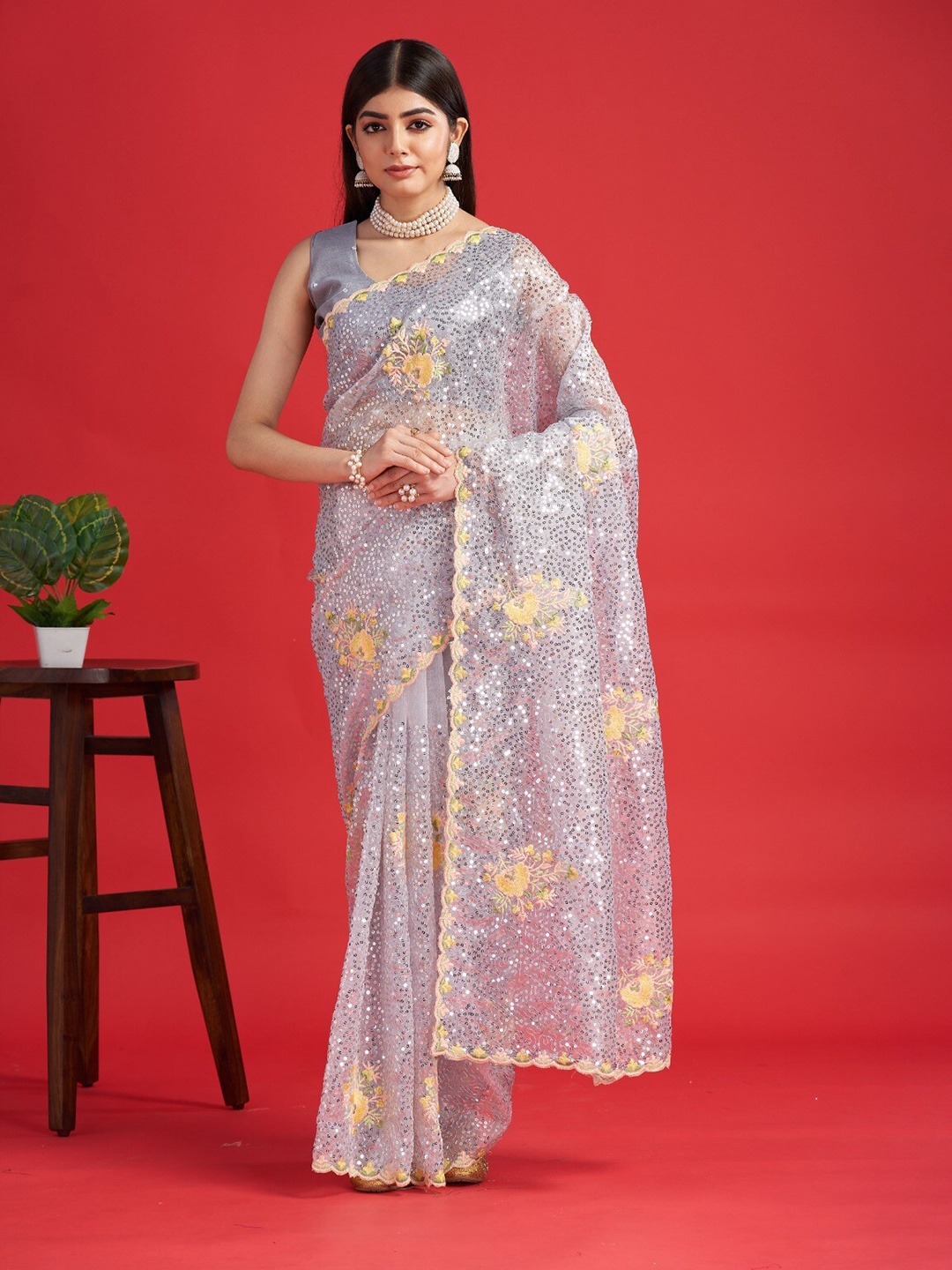 

Anouk Grey Floral Embellished Sequinned Organza Saree