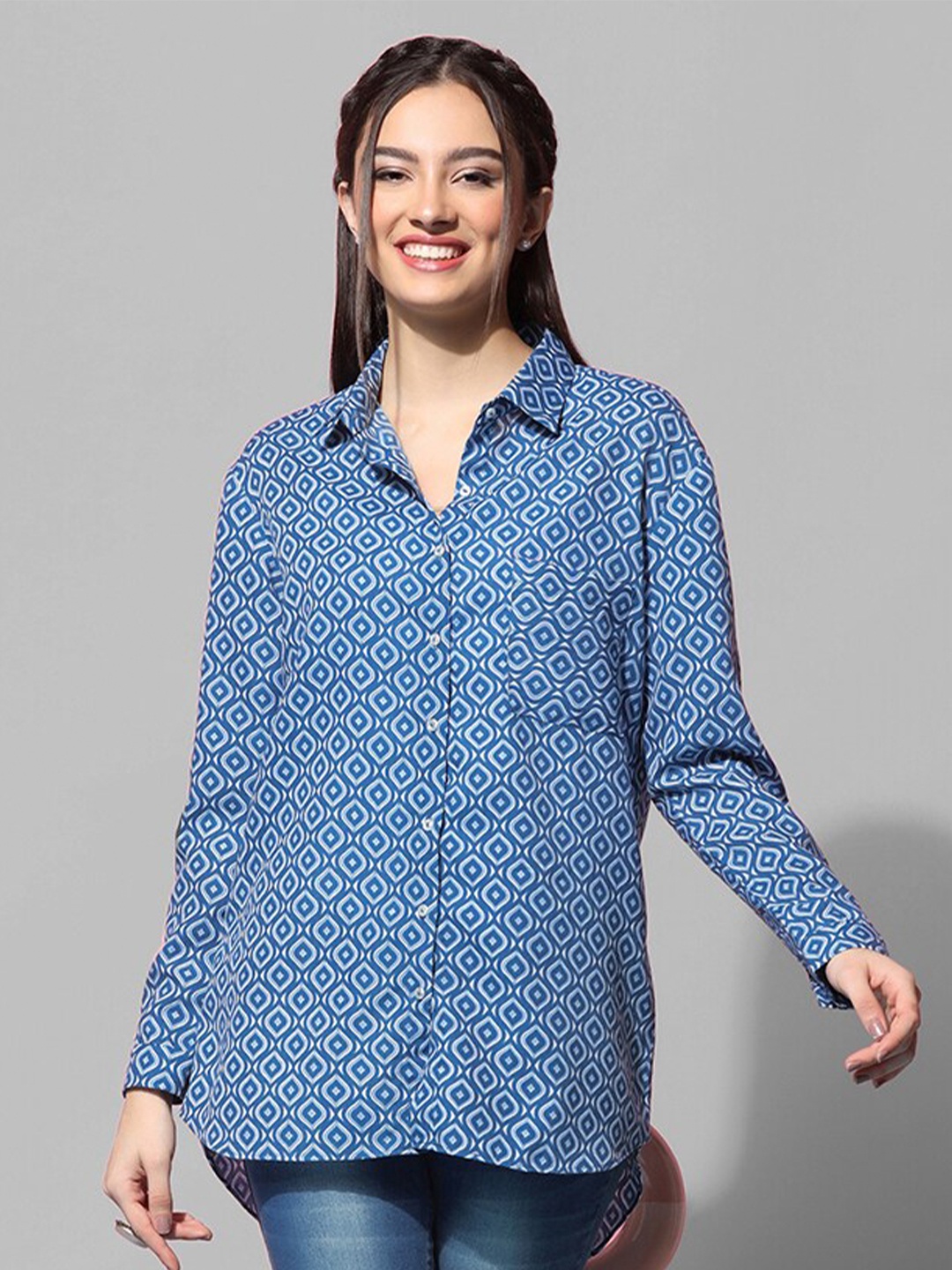 

Selvia Geometric Printed Cotton Casual Shirt, Blue