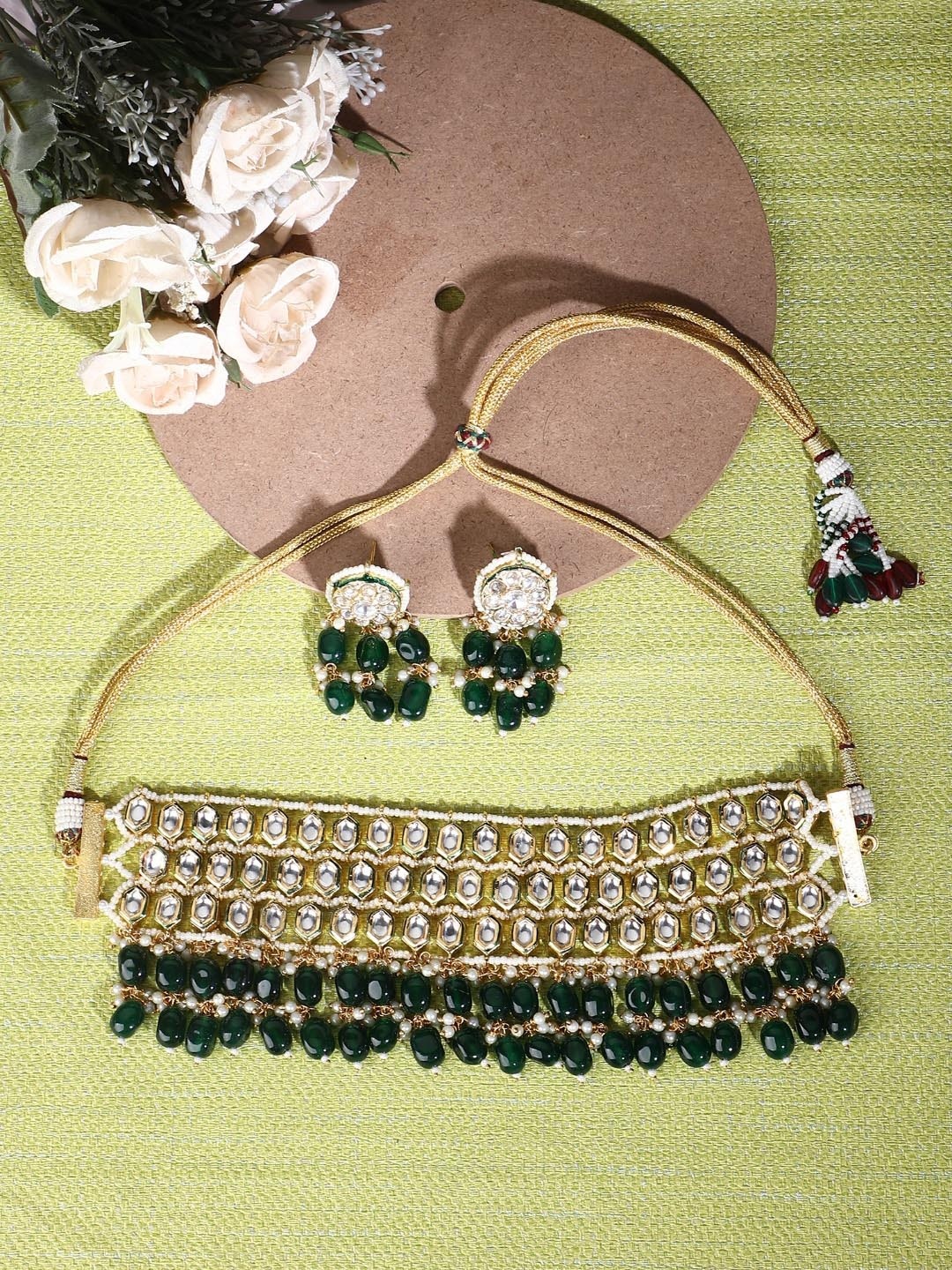

AURAA TRENDS 22KT Gold-Plated Kundan Studded & Beaded Jewellery Set