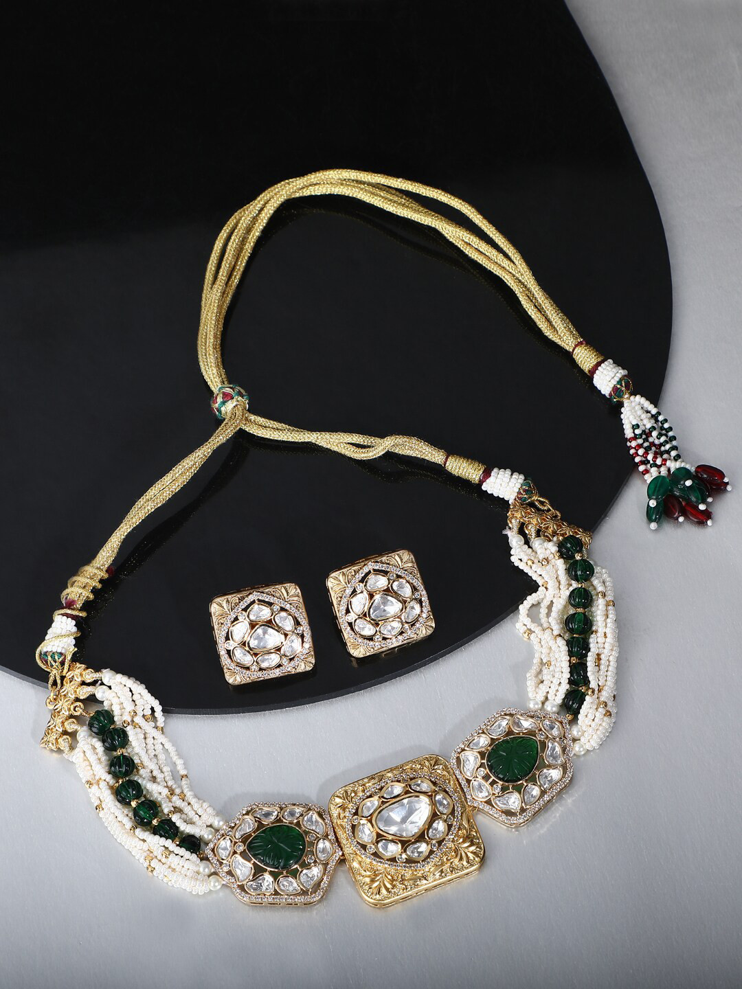 

AURAA TRENDS 22KT Gold-Plated Kundan-Studded & Beaded Jewellery Set