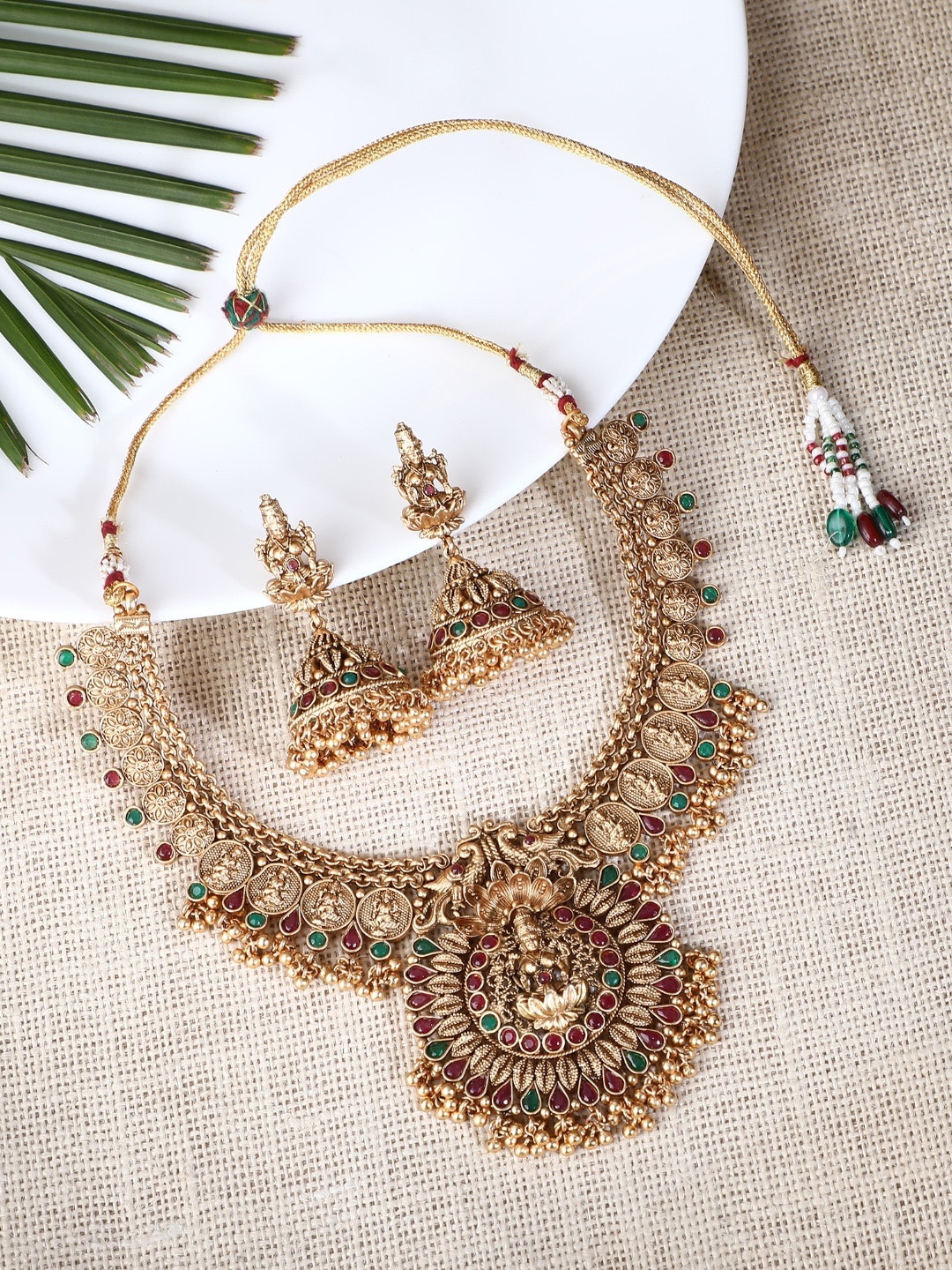 

AURAA TRENDS 22KT Gold-Plated Kundan Studded & Beaded Temple Jewellery Set