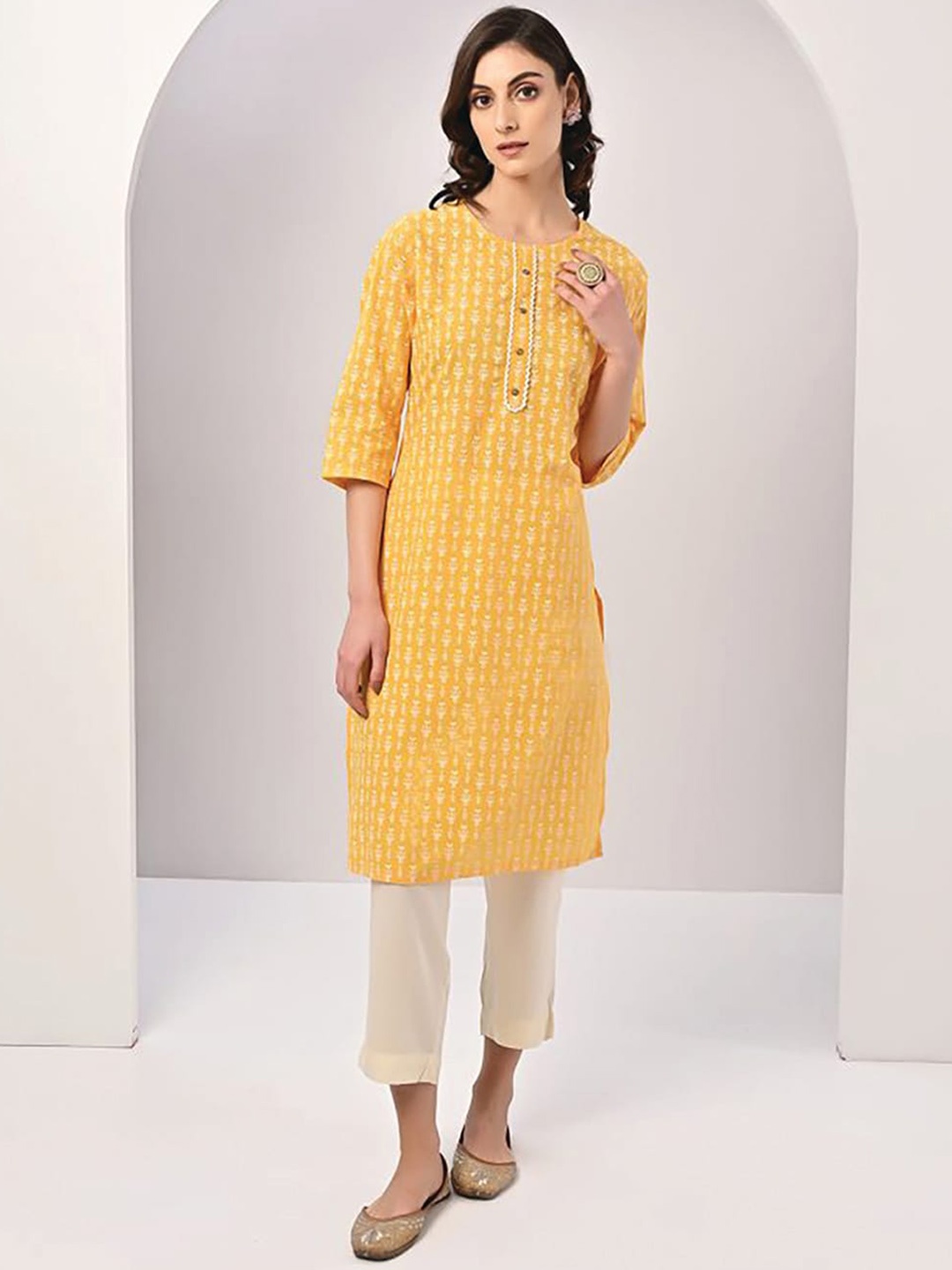 

Rangita Floral Printed Round Neck Cotton Straight Kurta, Mustard