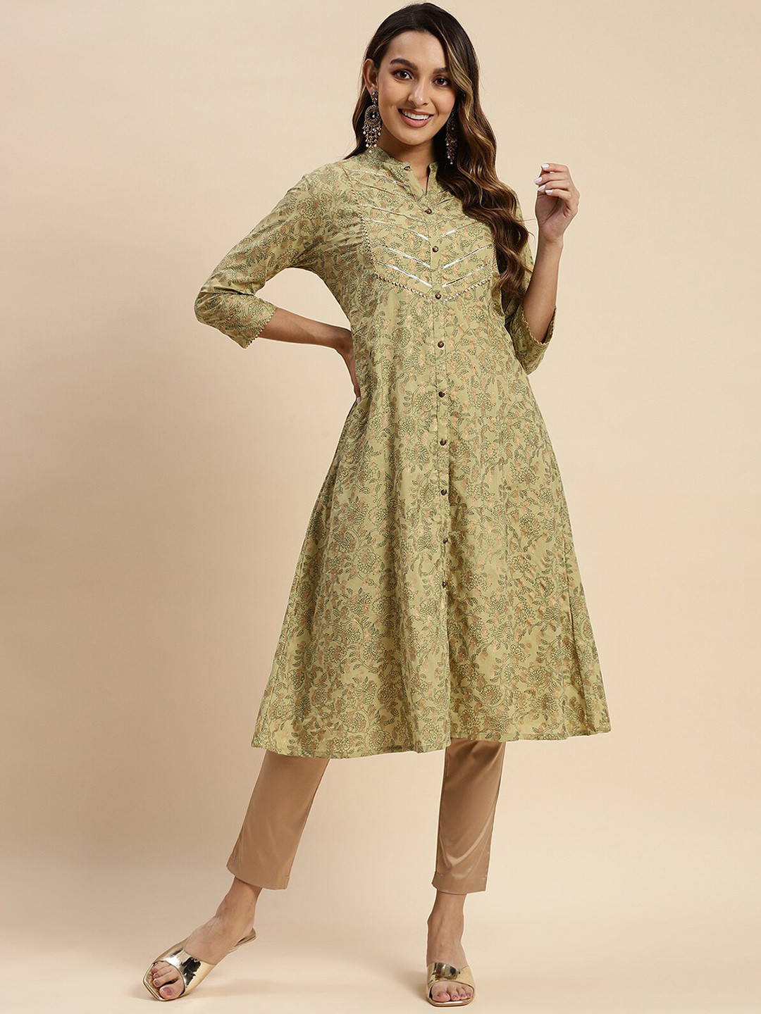 

Rangita Band Collar Floral Printed Gotta Patti Detail Panelled A-Line Kurta, Green