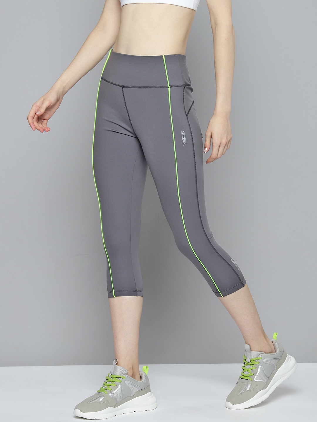 

Slazenger Rapid-Dry Reflective Three-Fourth Length Sports Tights, Grey