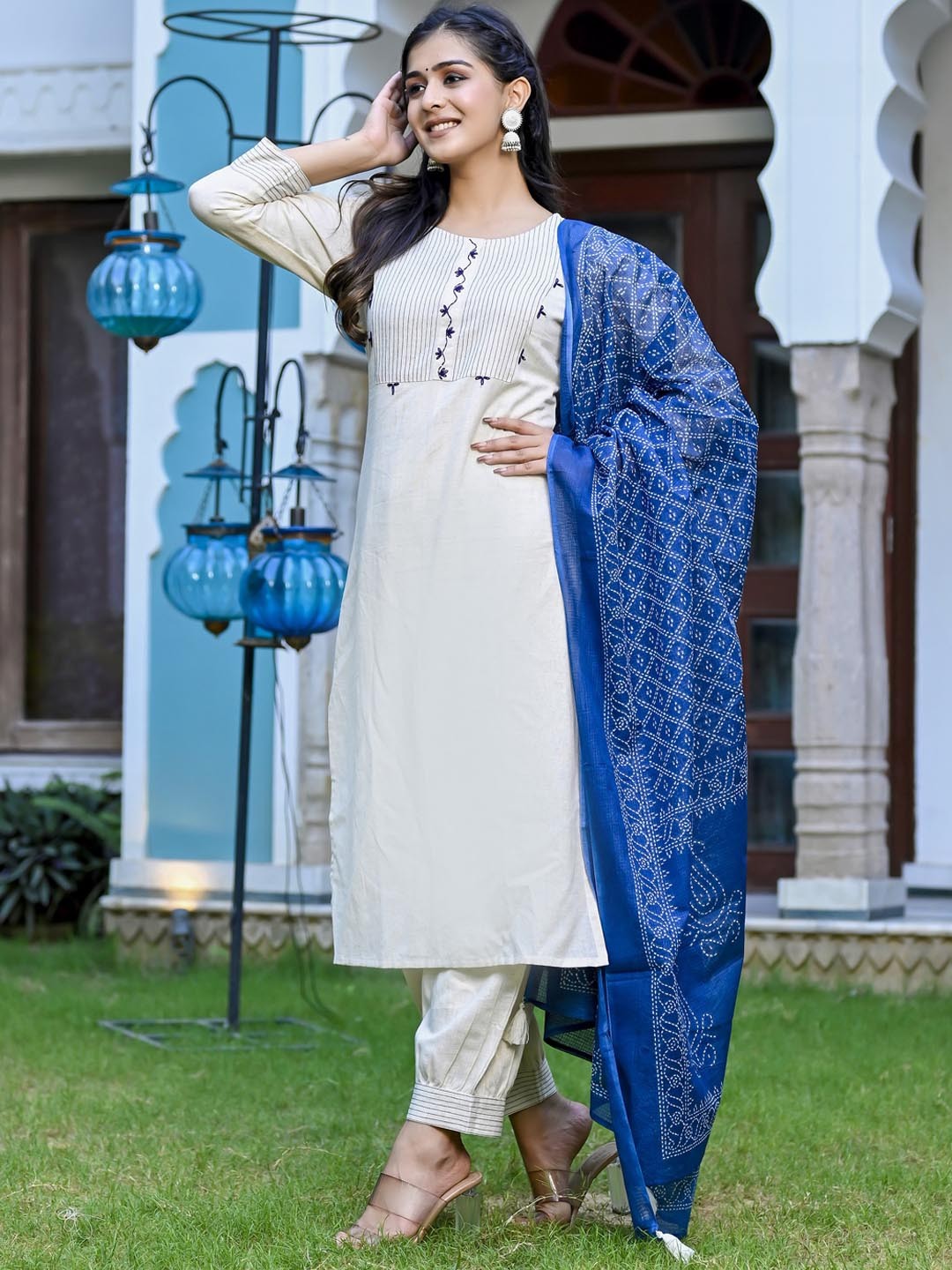 

MissKurti Thread Work Detail Pure Cotton Kurta & Salwar With Dupatta, White