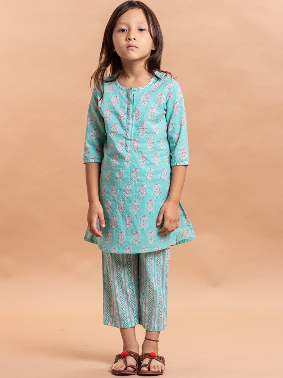 

Sangria Girls Ethnic Motifs Printed Pure Cotton Straight Kurta With Trousers, Teal