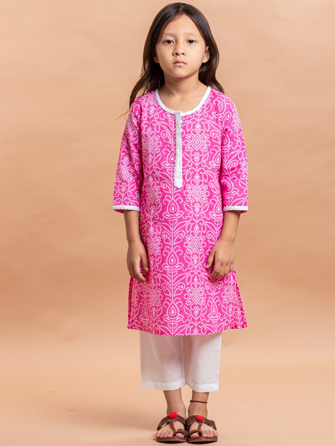 

Sangria Girls Bandhani Printed Pure Cotton Straight Kurta With Trousers, Pink