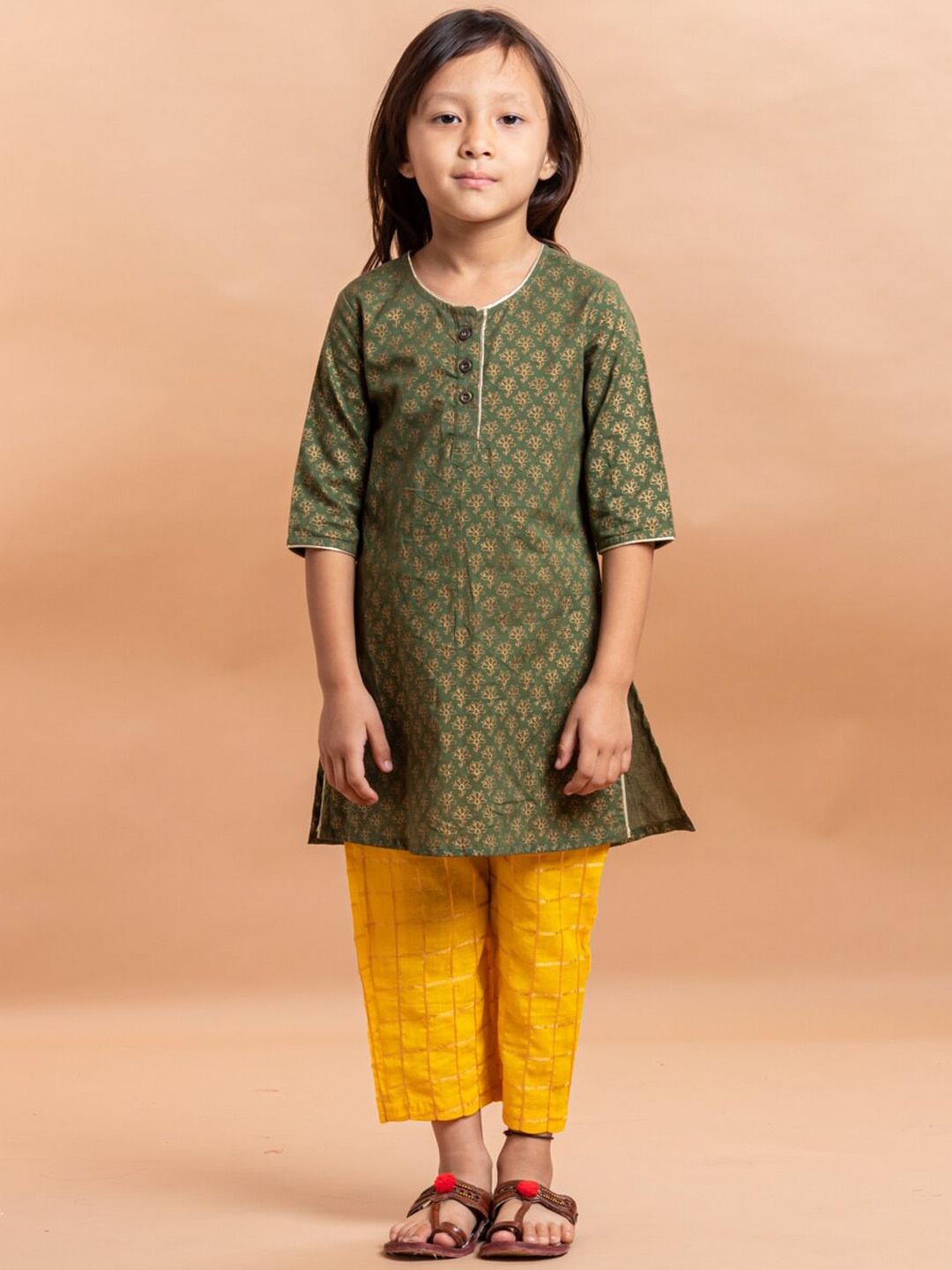 

Sangria Girls Printed Pure Cotton Straight Kurta With Trouser Set, Green