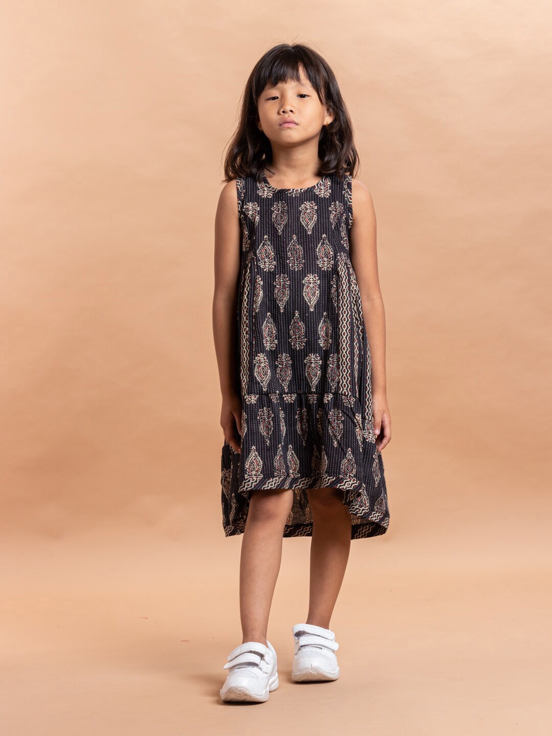 

Sangria Girls Black & Beige Ethnic Motifs Printed Pure Cotton A-line Dress