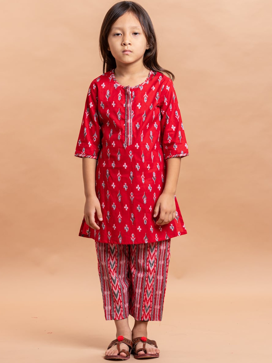 

Sangria Girls Ethnic Motifs Printed Pure Cotton Kurta With Trouser, Red