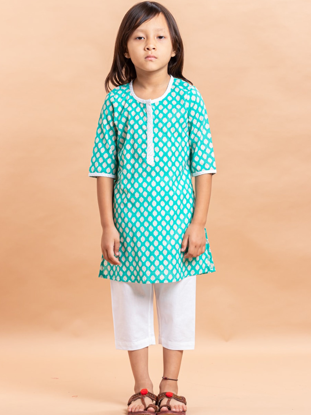 

Sangria Girls Ethnic Motifs Printed Pure Cotton Straight Kurta With Trousers, Sea green