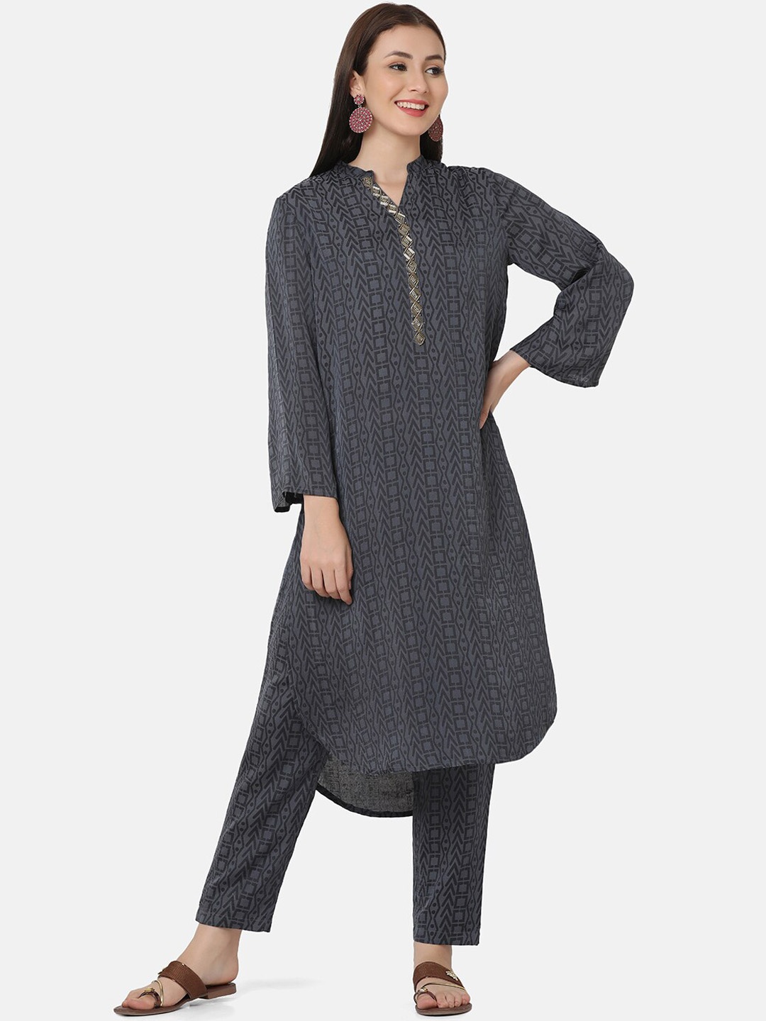 

FFU Geometric Printed Regular Kurta With Trousers, Grey