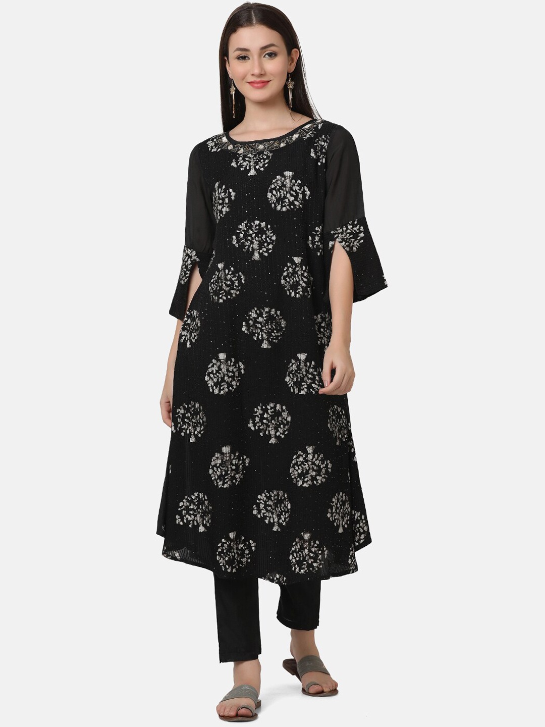 

FFU Floral Printed Regular Kurta With Trousers, Black