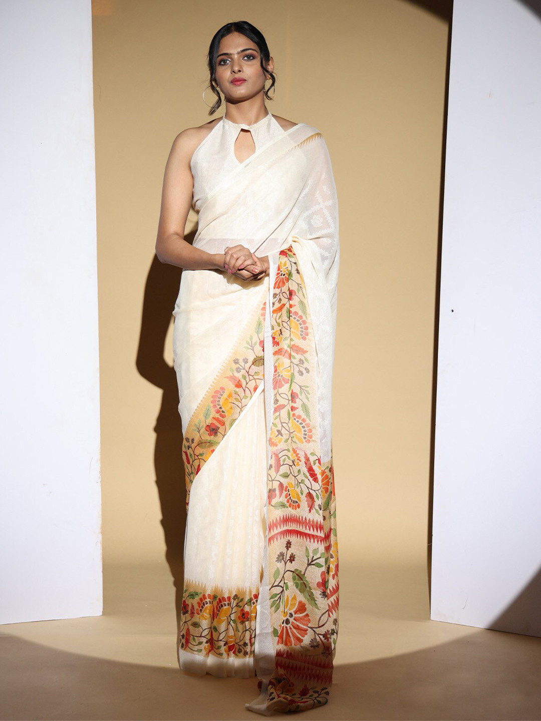

VASTRANAND Floral Printed Satin Saree, Yellow