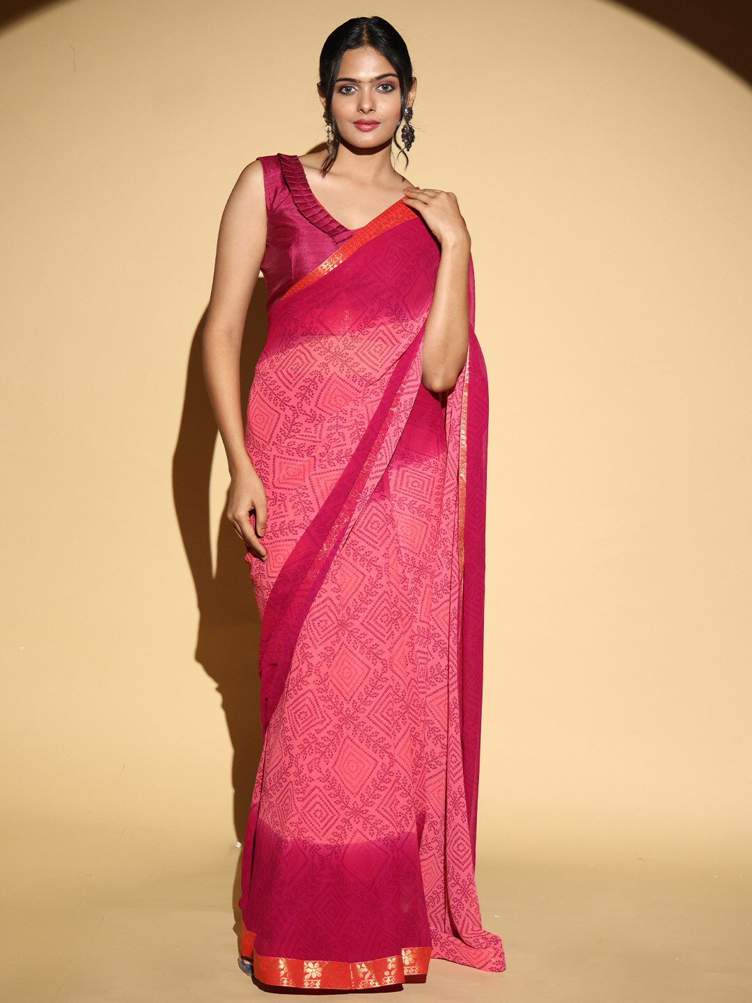 

VASTRANAND Bandhani Printed Zari Saree, Pink