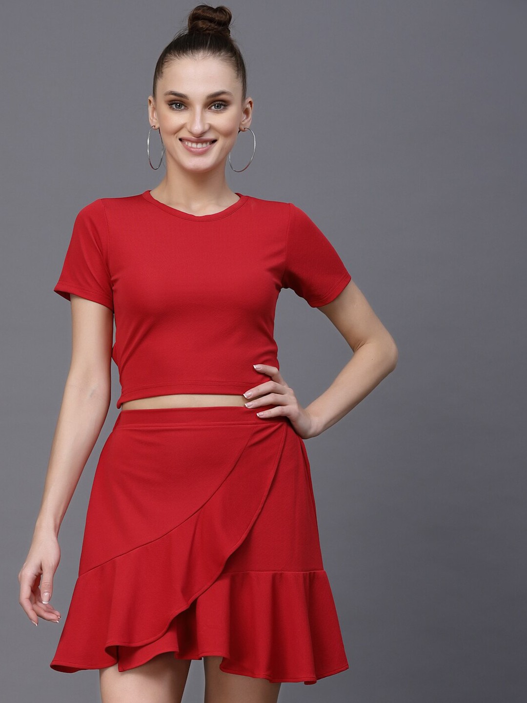 

BAESD Round Neck Tie Up Detail Fitted Crop Top, Red