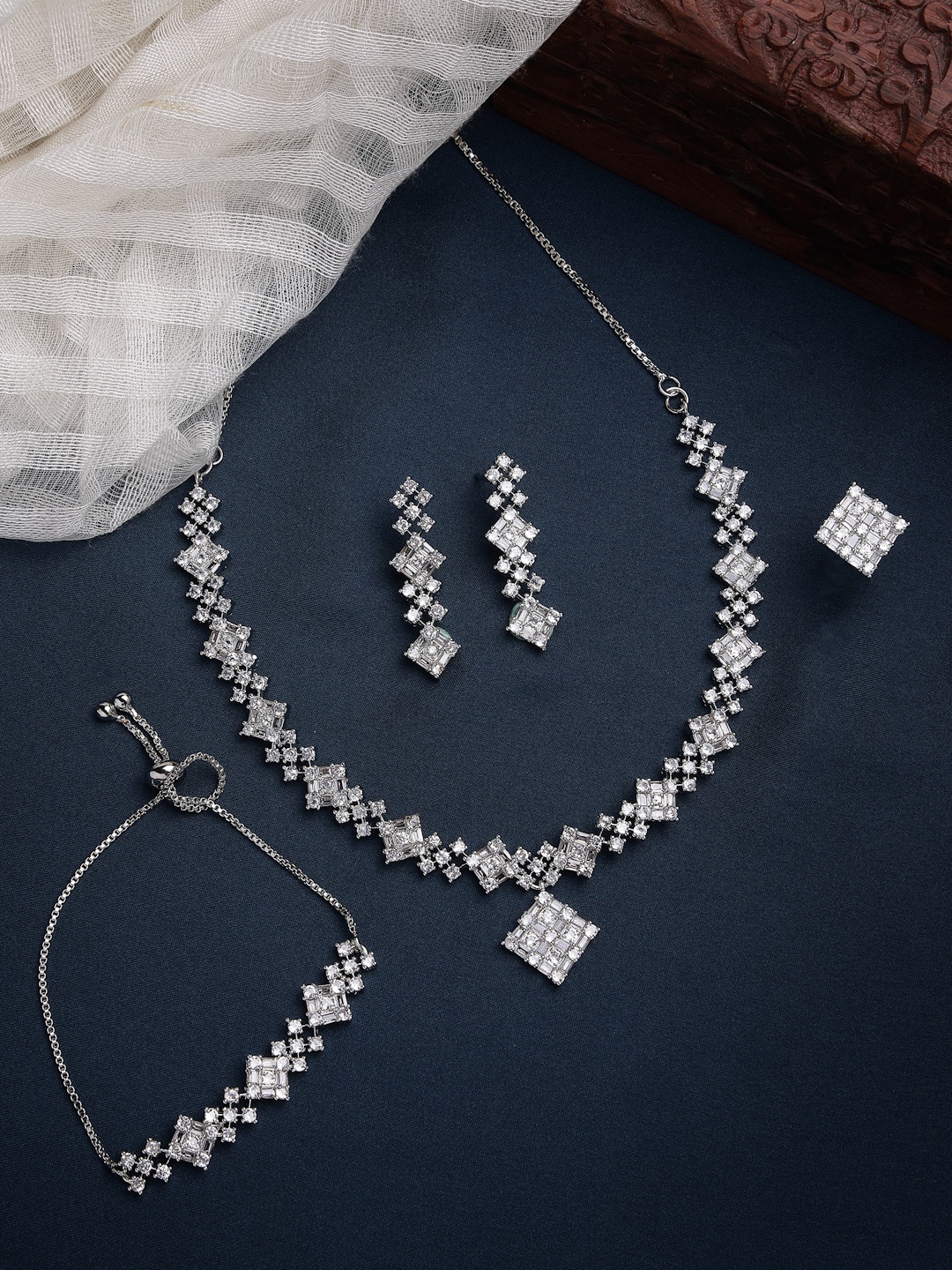 

Anouk Rhodium-Plated American Diamond-Studded Jewellery Set, Silver