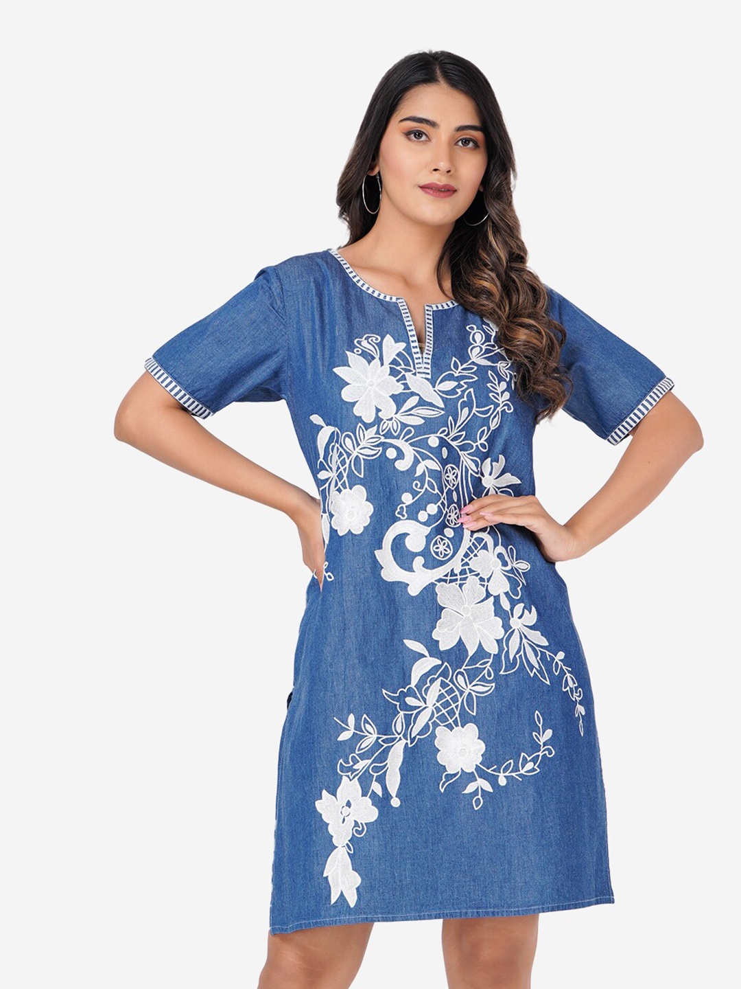 

SUMAVI-FASHION Floral Embroidered Round Neck Denim A-Line Dress, Blue