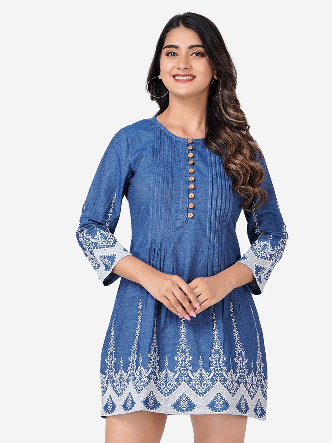 

SUMAVI-FASHION Floral Embroidered Round Neck Gathered Denim A-Line Dress, Blue