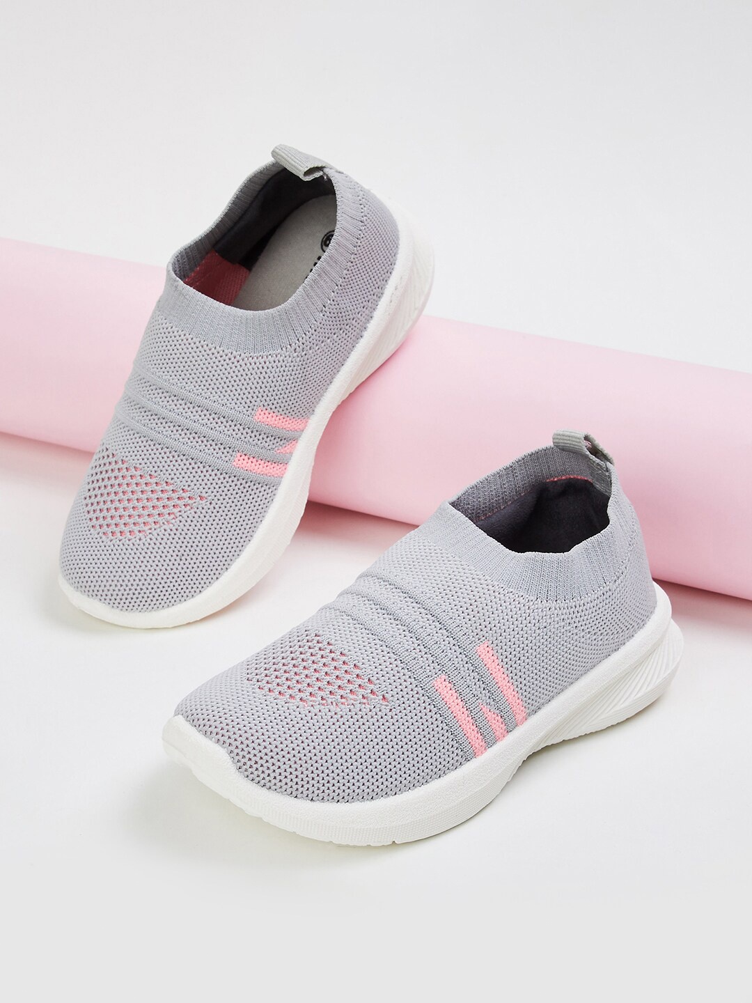 

max Girls Running Marking Shoes, Grey