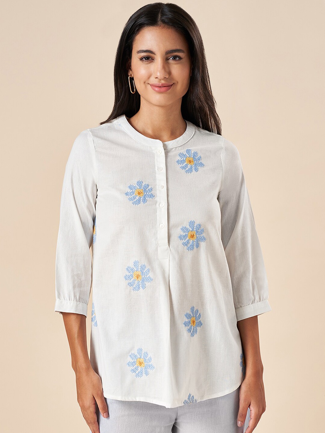 

AKKRITI BY PANTALOONS Floral Embroidered Mandarin Collar Cotton top, White