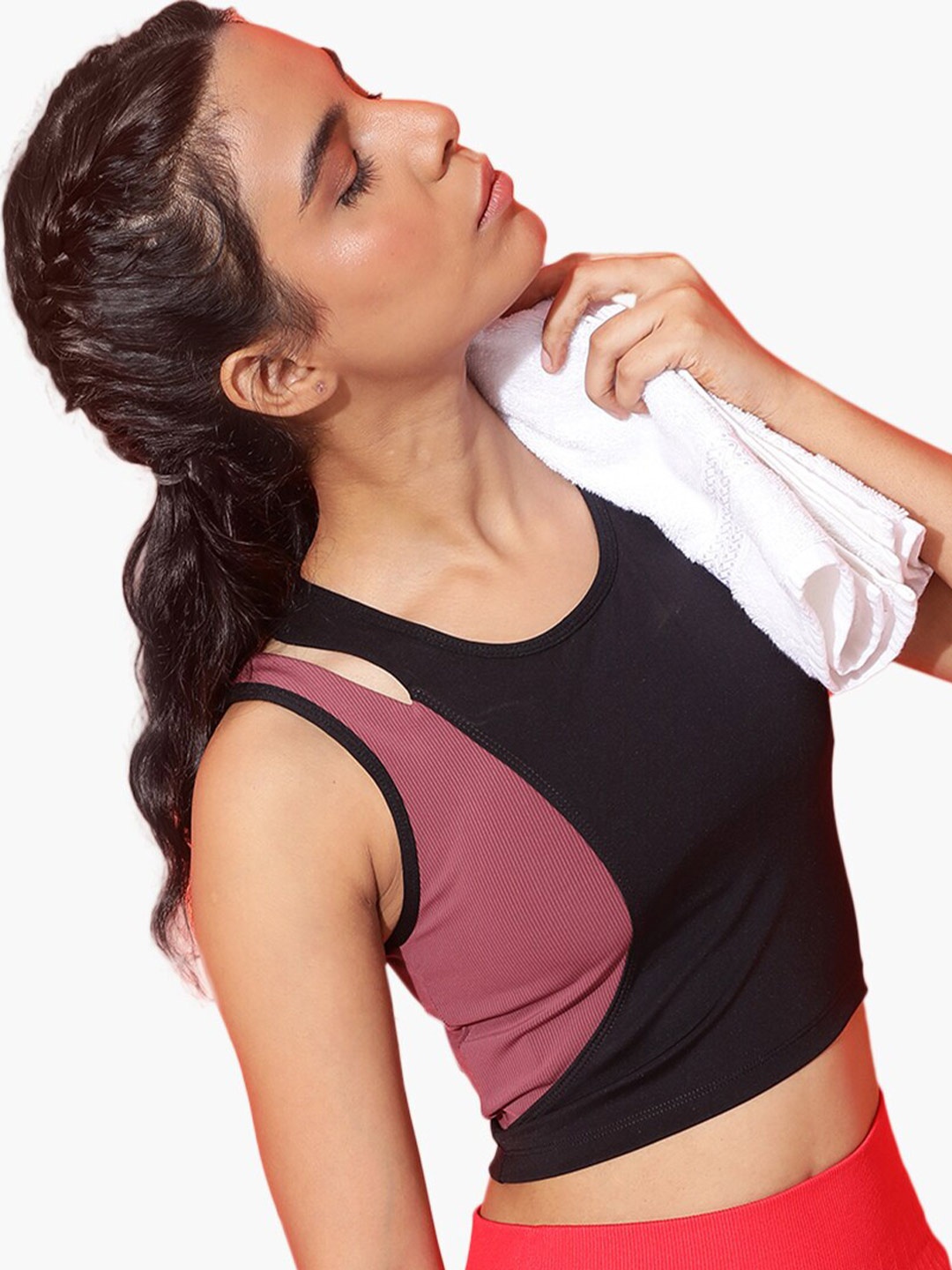 

Virgio Black Colourblocked Sleeveless Tank Top
