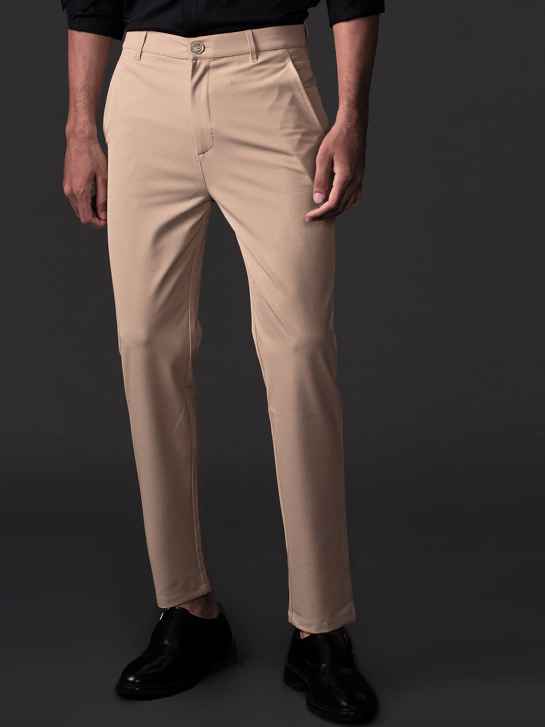 

Beyours Men Mid Rise Plain Chinos, Beige