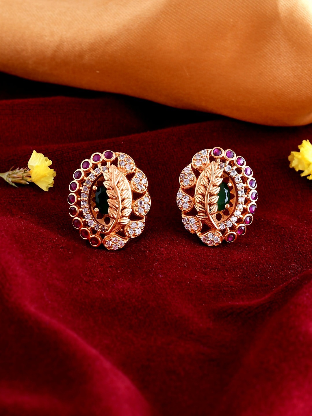 

Ishhaara Stone Studded Studs Earrings, Gold