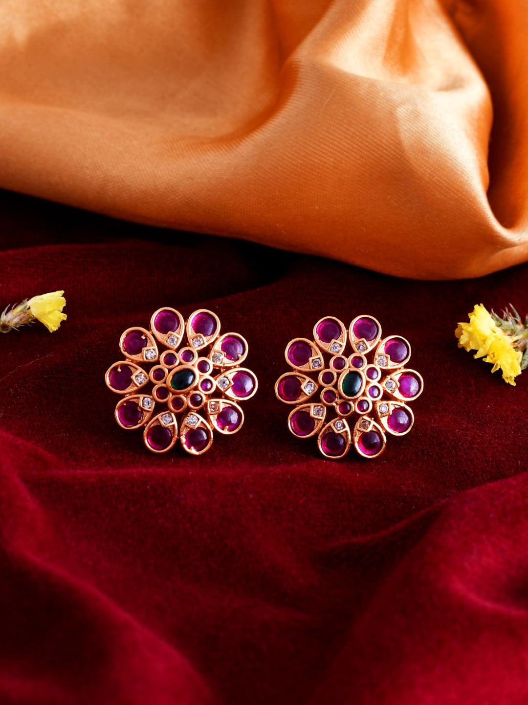 

Ishhaara Gold Plated Floral Kundan Studs Earrings