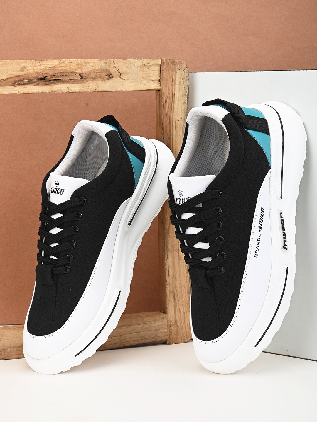 

AMICO Men Colourblocked Lightweight Canvas Sneakers, Black