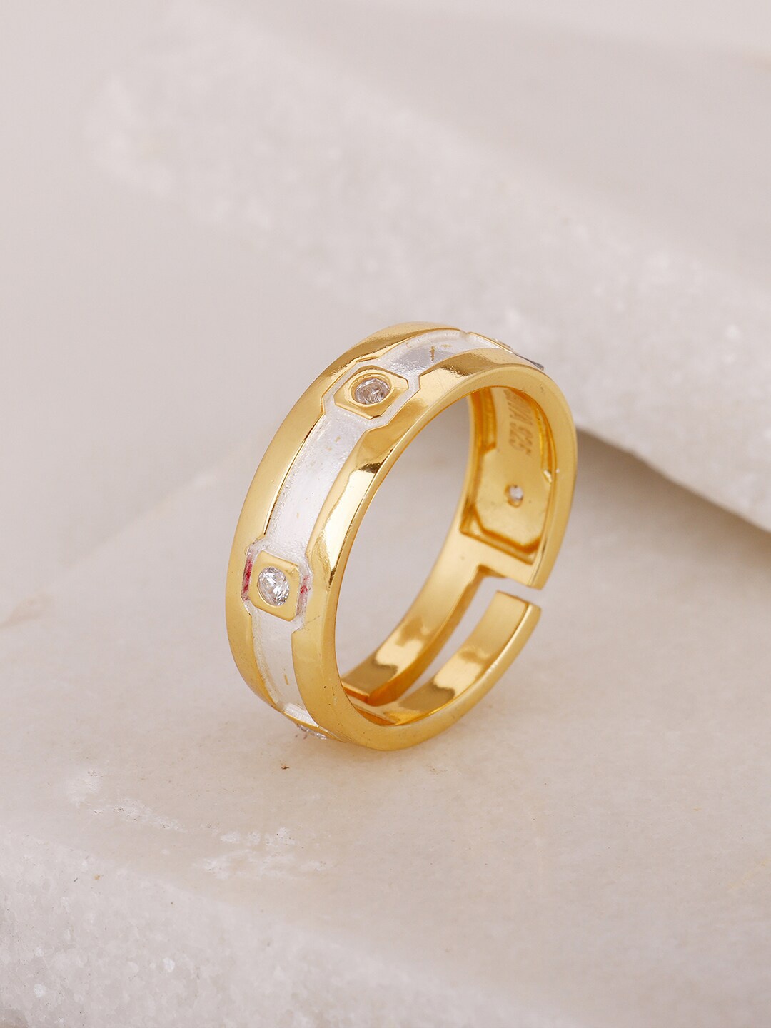 

GIVA Men 925 Sterling Silver Gold-Plated CZ-Studded Finger Ring