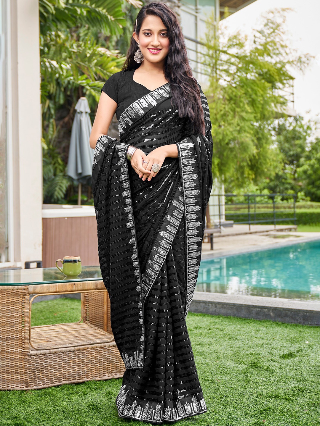 

SARIYA Sequinned Pure Georgette Saree, Black
