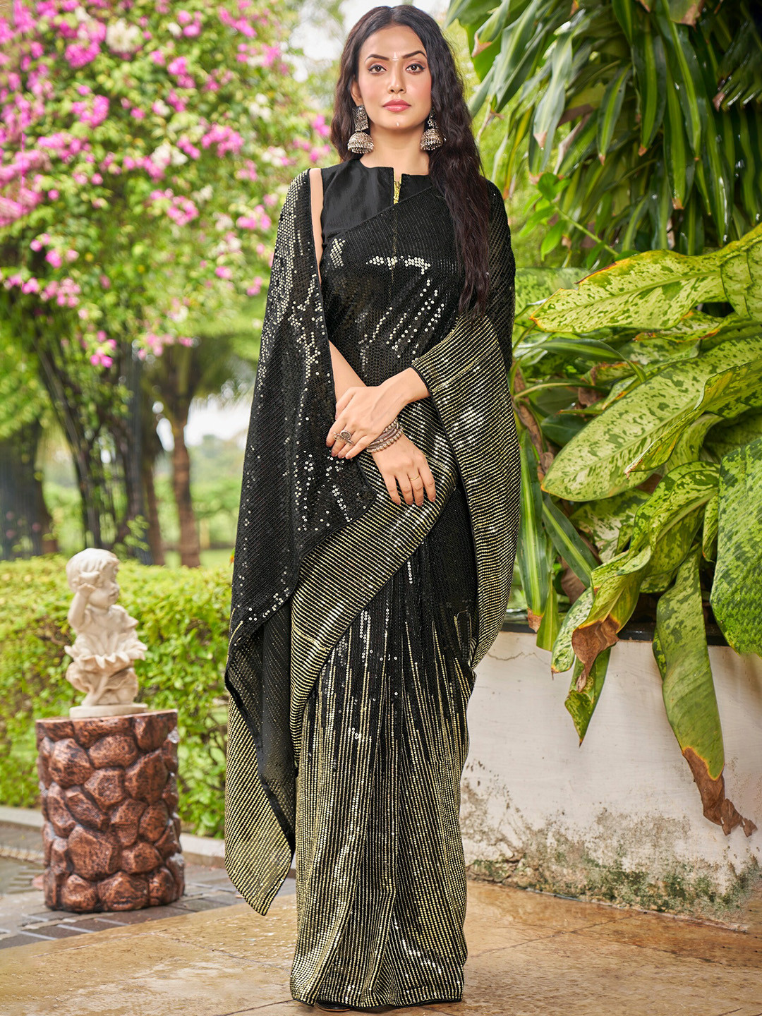 

SARIYA Sequinned Pure Georgette Saree, Black