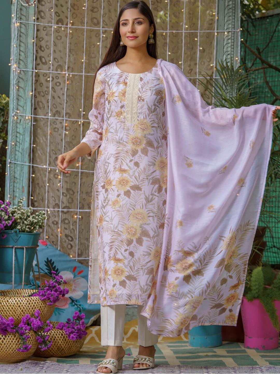 

Ishin Lavender Floral Printed Round Neck Linen Kurta Set With Dupatta