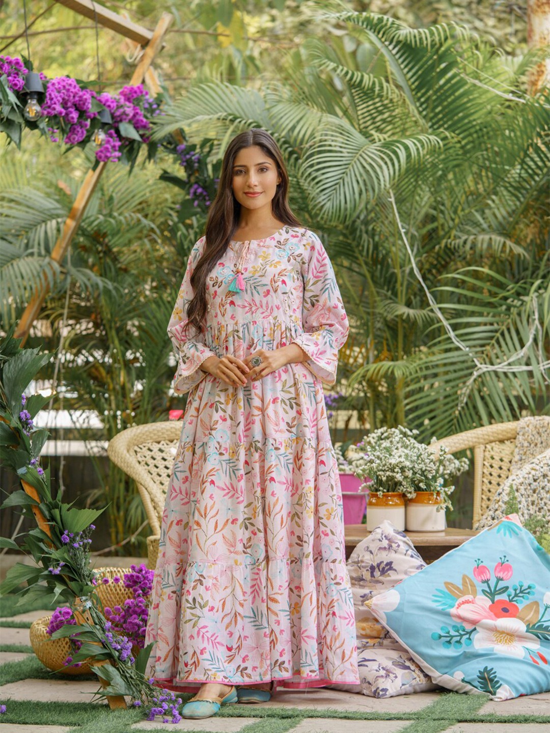 

Ishin White Floral Printed Round Neck Gathered Detailed Linen Maxi Dress