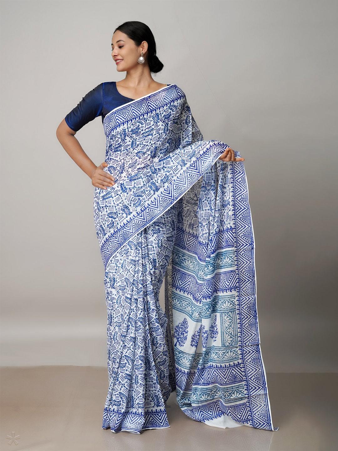 

Unnati Silks Ethnic Motifs Pure Cotton Block Print Saree, White