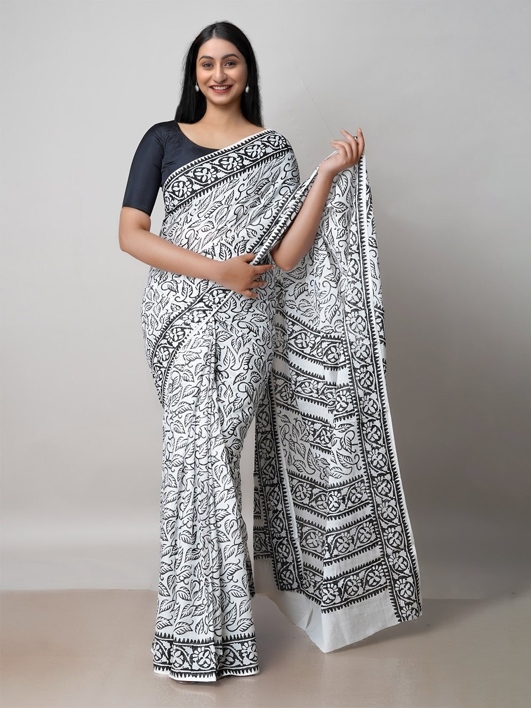 

Unnati Silks Floral Pure Cotton Block Print Saree, White