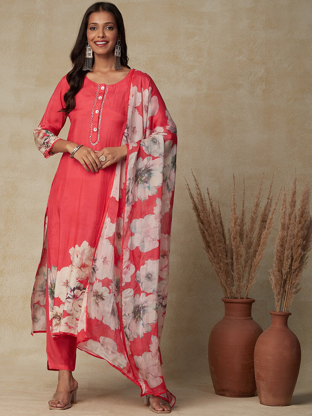 

FASHOR Red Floral Printed Beads & Stones Kurta With Trousers & Dupatta
