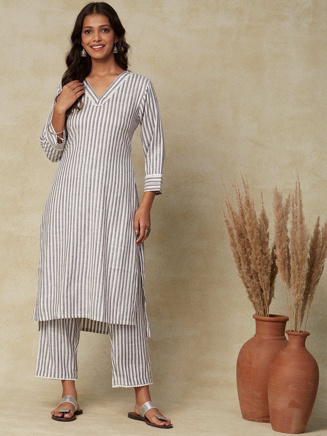 

FASHOR Off-White & Grey Striped V-Neck Straight Kurta With Trousers