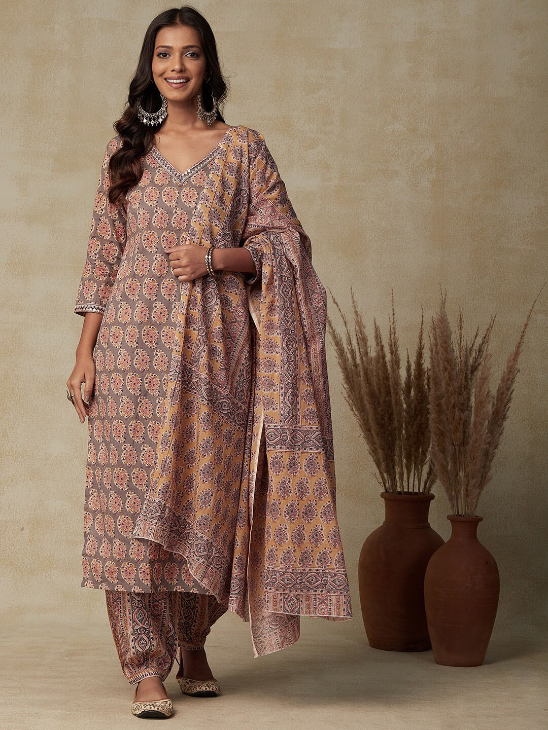 

FASHOR Ethnic Motifs Printed V-Neck Three-Quarter Sleeves Cotton Kurta Set With Dupatta, Taupe