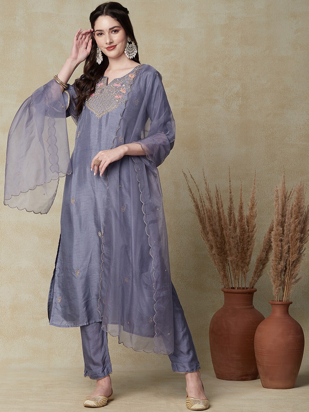 

FASHOR Grey Ethnic Motifs Embroidered Zardozi Kurta with Trousers & With Dupatta