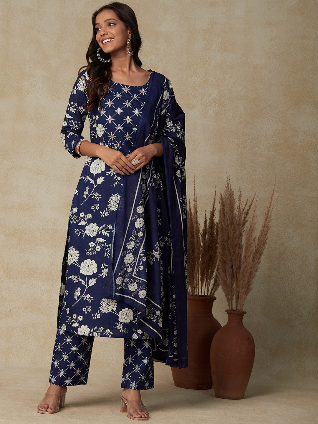 

FASHOR Navy Blue & White Floral Printed Pure Cotton Kurta With Trousers & Dupatta
