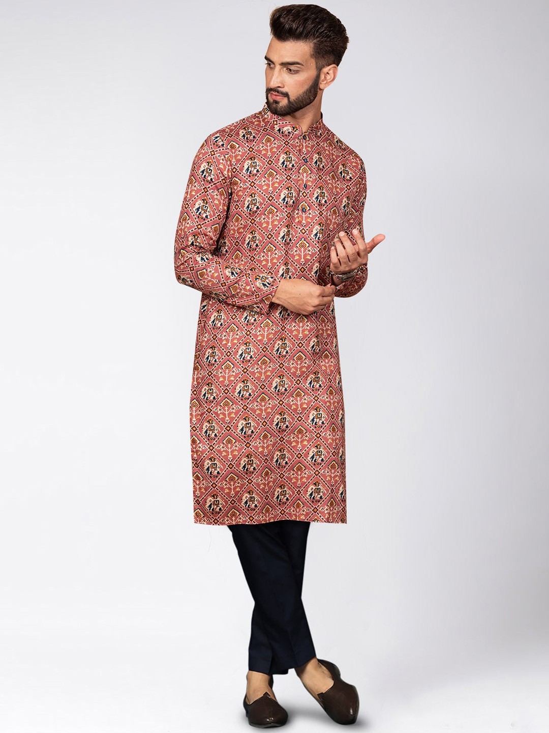 

KISAH Ethnic Motifs Printed Mandarin Collar Straight Kurta with Trousers, Pink