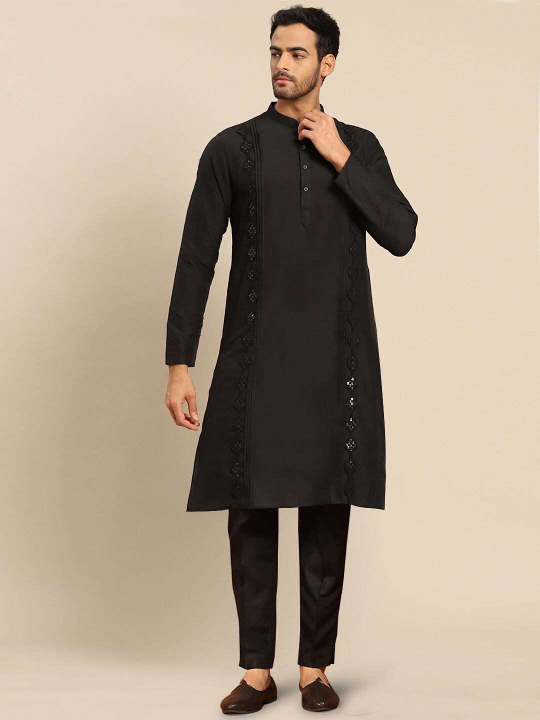 

KISAH Ethnic Motifs Sequinned Embroidered Thread Work Straight Kurta with Trousers, Black