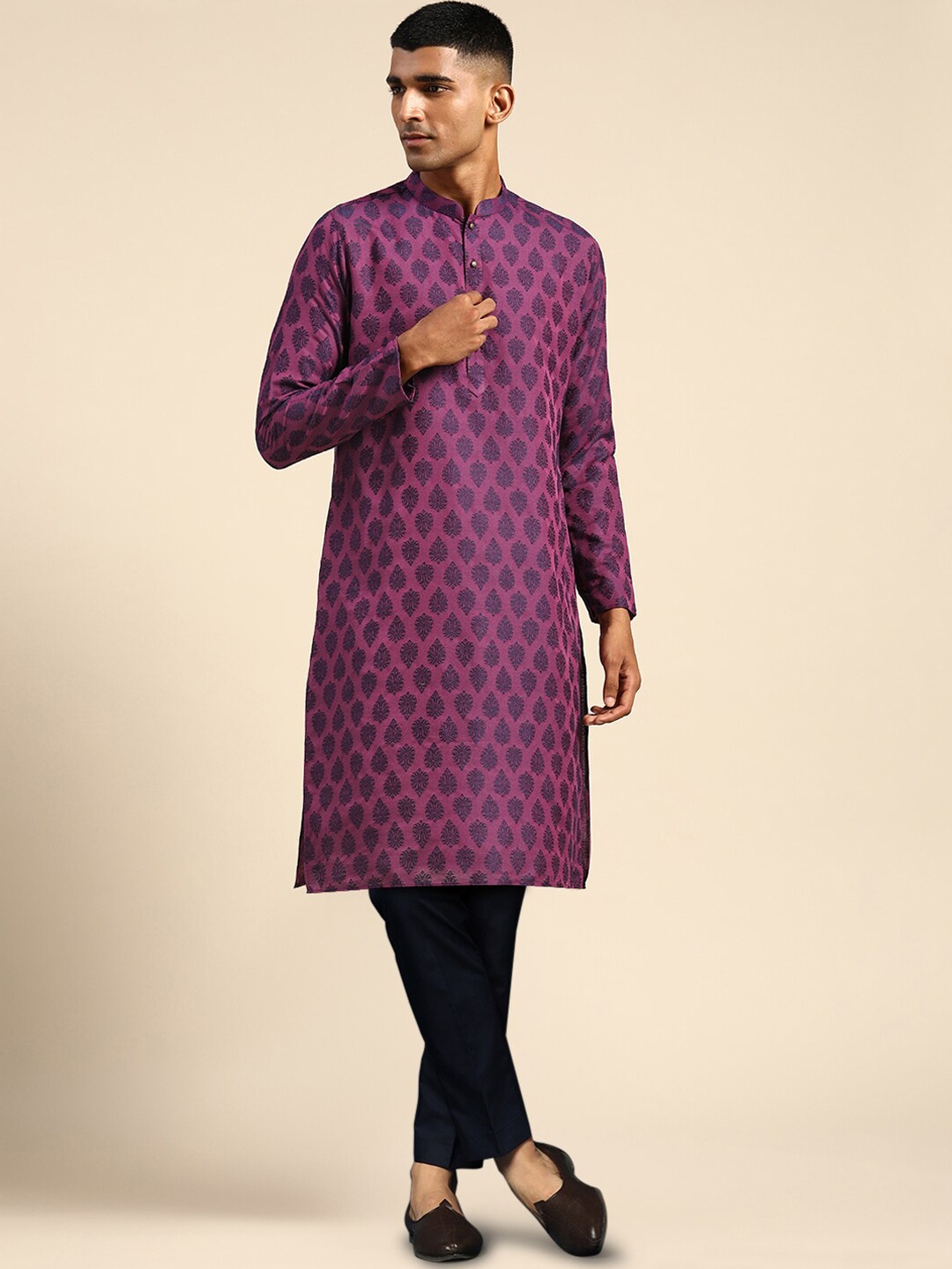 

KISAH Men Ethnic Motifs Jacquard Woven Design Mandarin Collar Kurta With Trousers Set, Purple