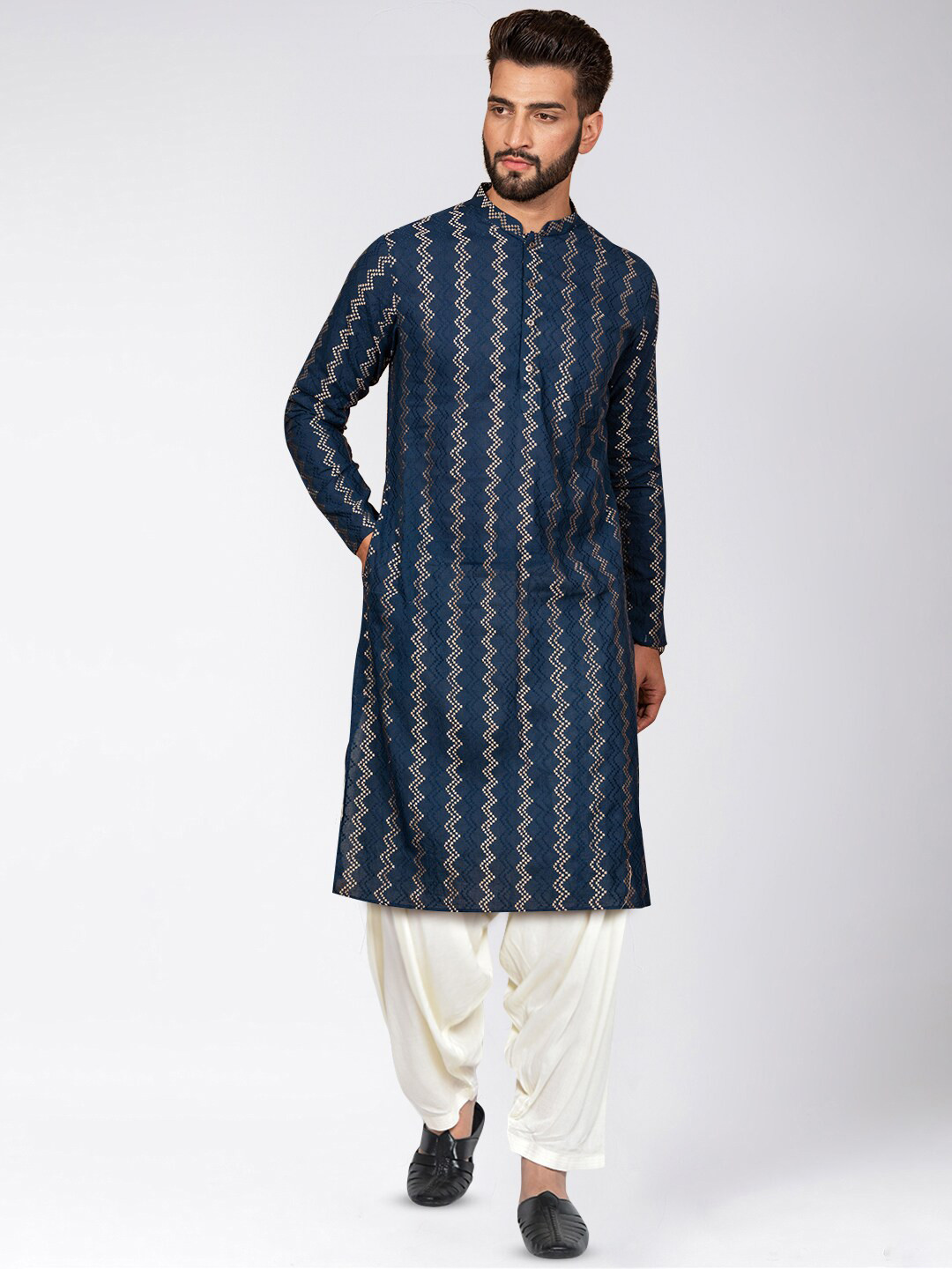 

KISAH Abstract Embroidered Kurta With Patiala, Navy blue